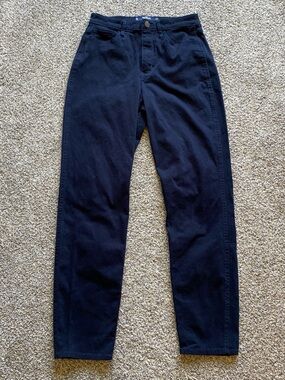 Hollister Ultra High-Rise Mom Pant in Navy Blue